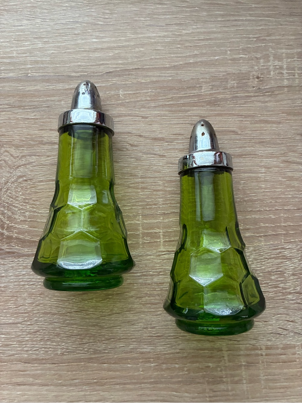Vintage Georgian Green Salt and Pepper Shakers by Viking - MCM 💚✨💚✨💚